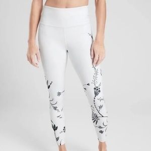 Athleta Elation 7/8 White Black Wildflower Print Leggings XS
